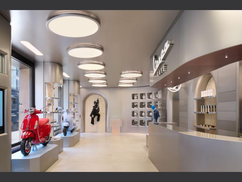 VESPA INAUGURE VESPA THE EMPTY SPACE LORS DE LA FASHION WEEK DE MILAN