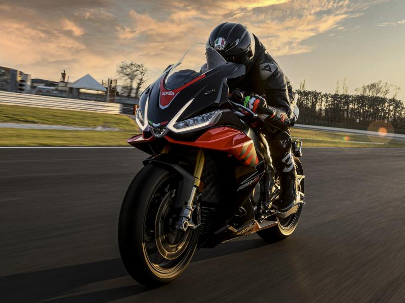 Nouvelle Aprilia RSV4 | L'ultime Superbike 