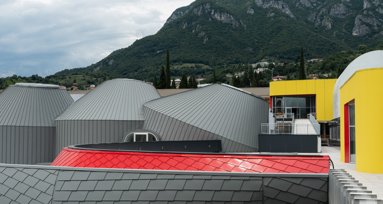 Moto Guzzi inaugure son nouveau site à Mandello del Lario