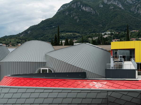 Moto Guzzi inaugure son nouveau site à Mandello del Lario