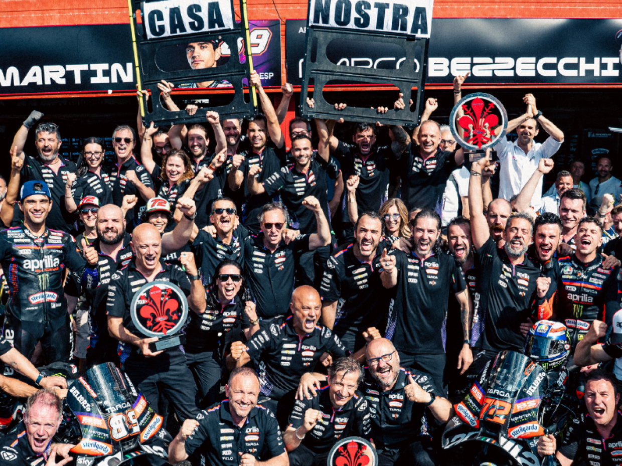 APRILIA SIGNE UN DOUBLÉ HISTORIQUE AU MUGELLO