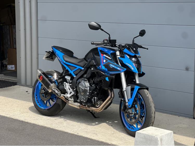 SUZUKI GSX-8S