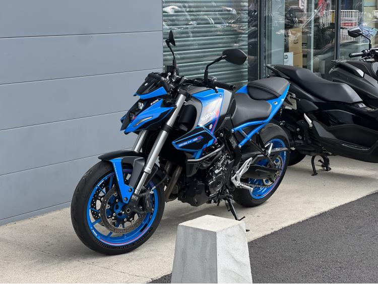 SUZUKI GSX-8S