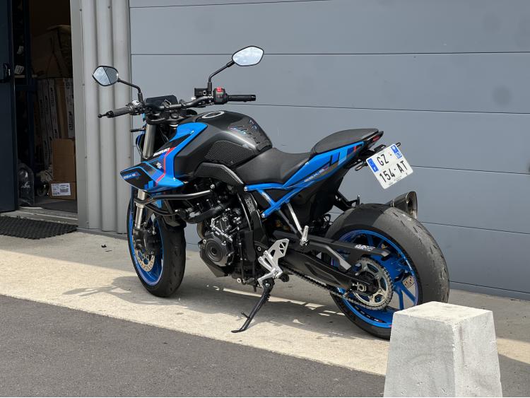 SUZUKI GSX-8S