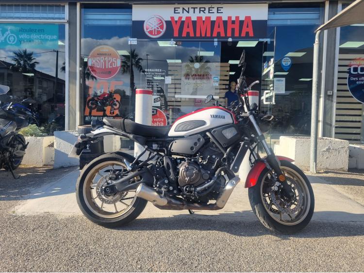 YAMAHA XSR 700