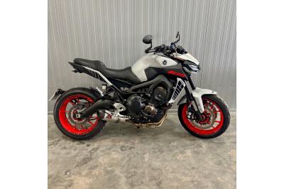 YAMAHA MT-09