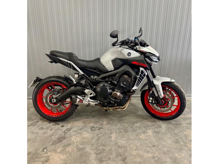 YAMAHA MT-09