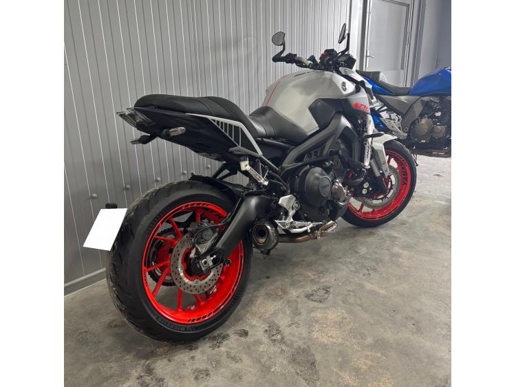YAMAHA MT-09