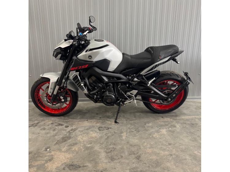 YAMAHA MT-09