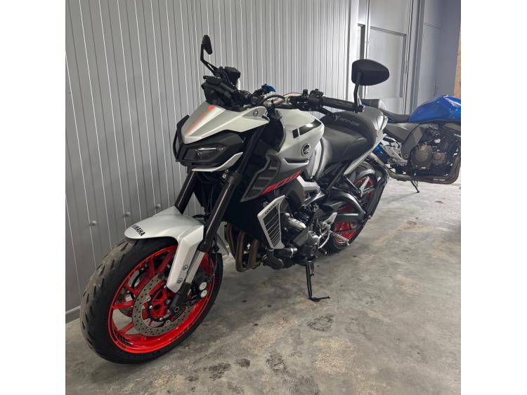 YAMAHA MT-09