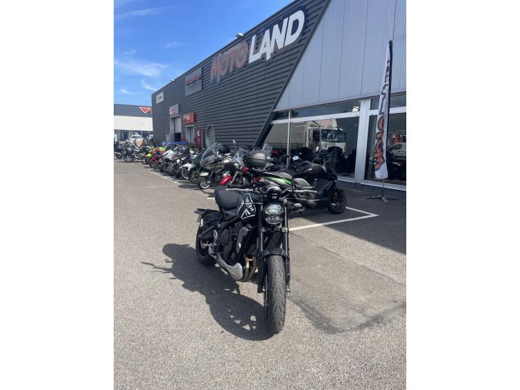 TRIUMPH TRIDENT 660