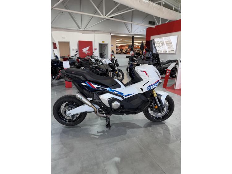 HONDA X-ADV 750 Spéciale édition
