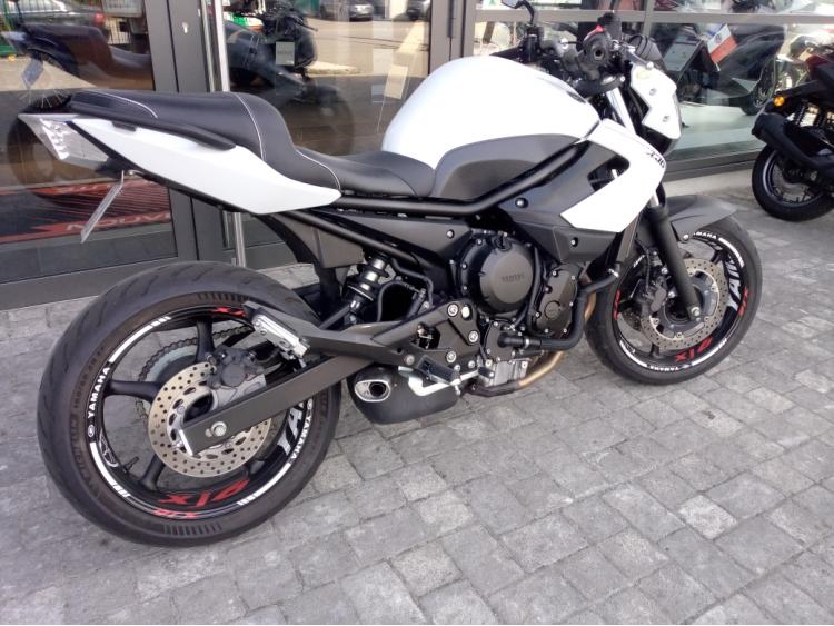 YAMAHA XJ6 