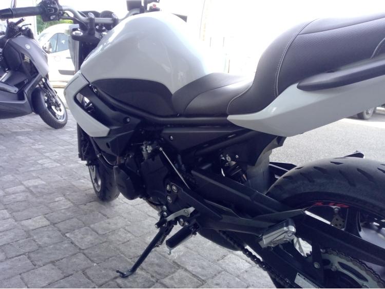 YAMAHA XJ6 