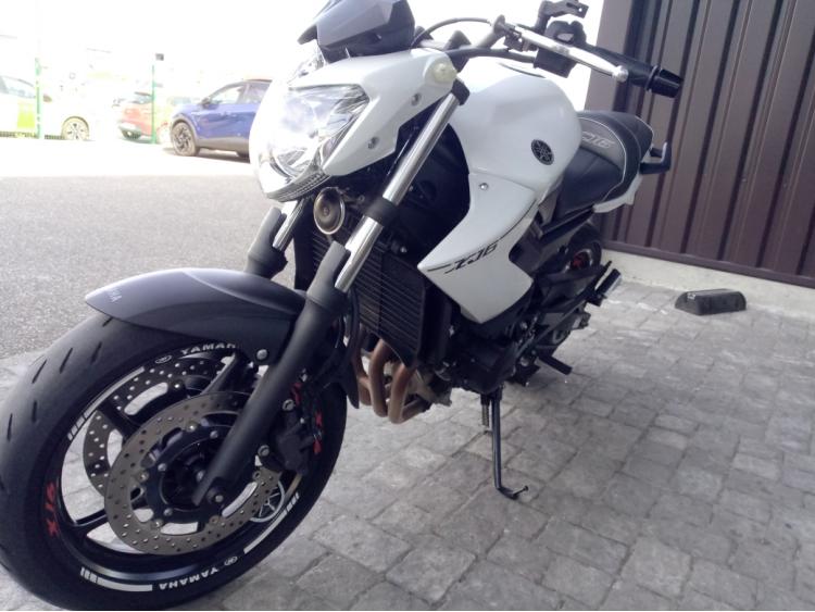 YAMAHA XJ6 