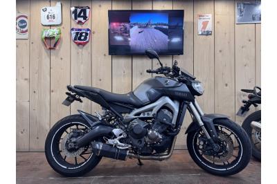 YAMAHA MT-09