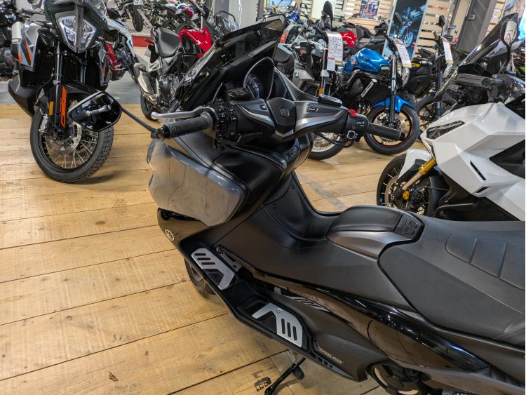 YAMAHA XP T-MAX 560 TECH MAX