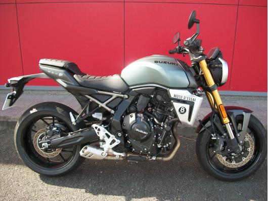 SUZUKI GSX-8T
