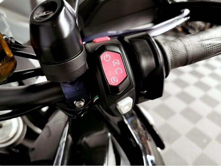 TRIUMPH TIGER 1200 GT EXPLORER - 1ERE MAIN