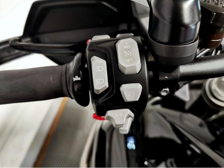 TRIUMPH TIGER 1200 GT EXPLORER - 1ERE MAIN