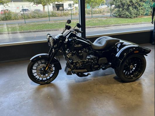 HARLEY-DAVIDSON TRIKE FREEWHEELER 1745