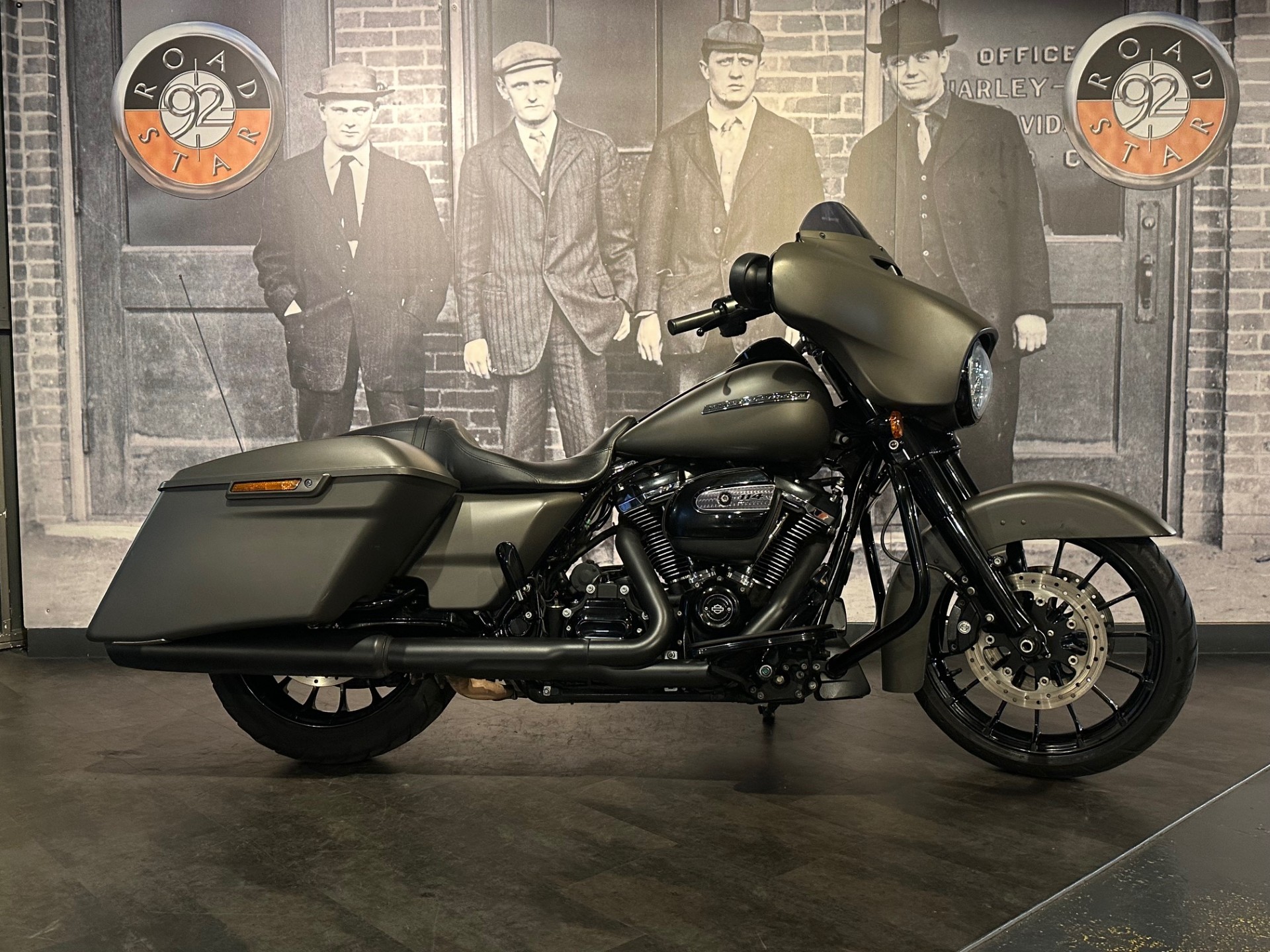 HARLEY-DAVIDSON TOURING STREET GLIDE 1868 SPECIAL