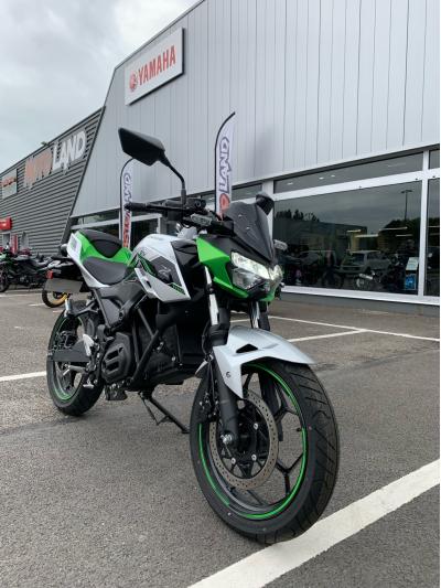 KAWASAKI Ze-1