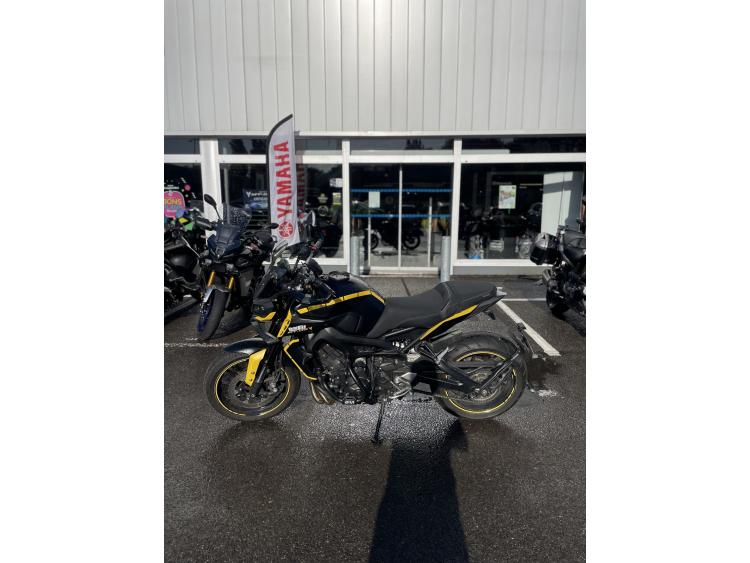 YAMAHA MT-09