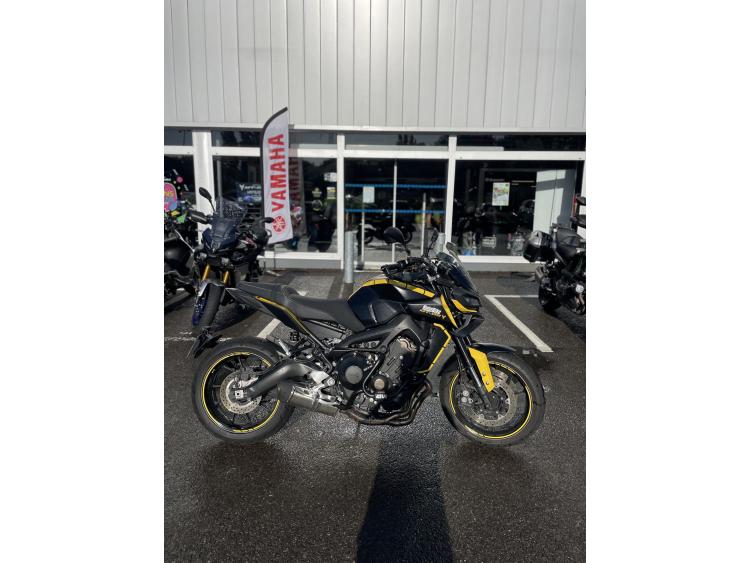 YAMAHA MT-09