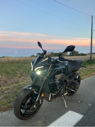 YAMAHA MT-10