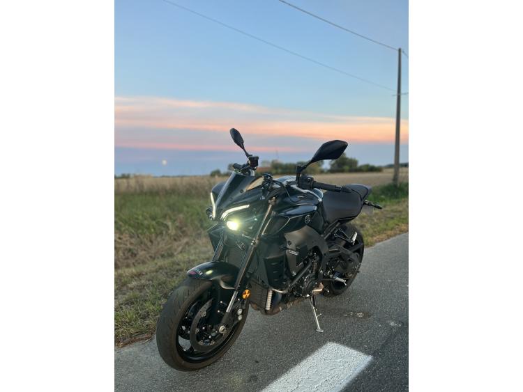 YAMAHA MT-10