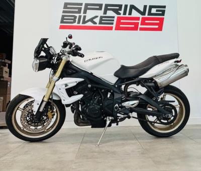TRIUMPH STREET TRIPLE 675