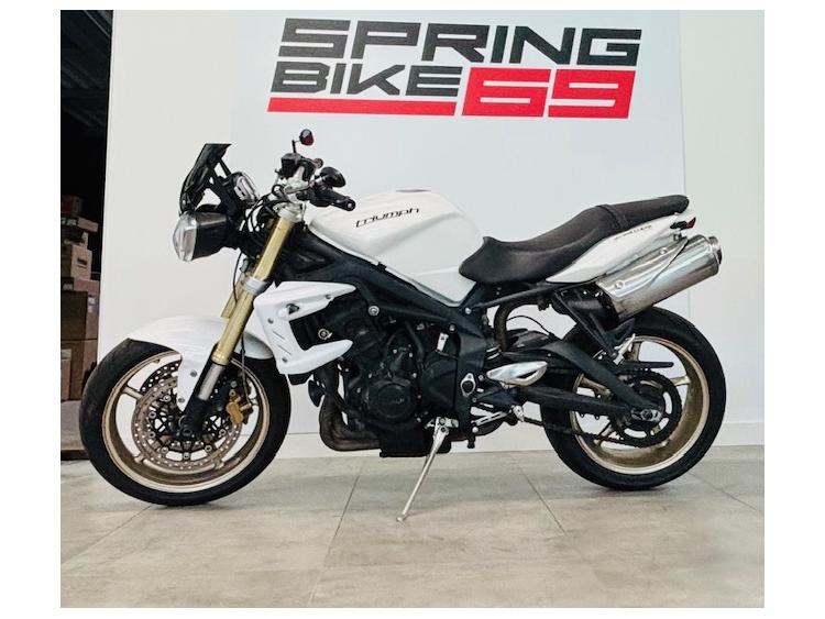 TRIUMPH STREET TRIPLE 675