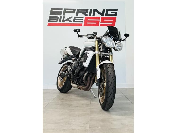 TRIUMPH STREET TRIPLE 675