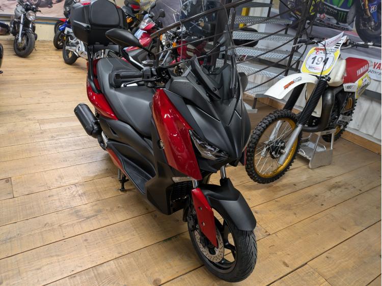 YAMAHA XMAX 125