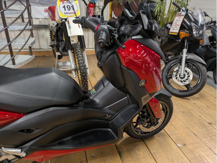 YAMAHA XMAX 125