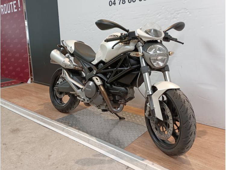 DUCATI MONSTER 696