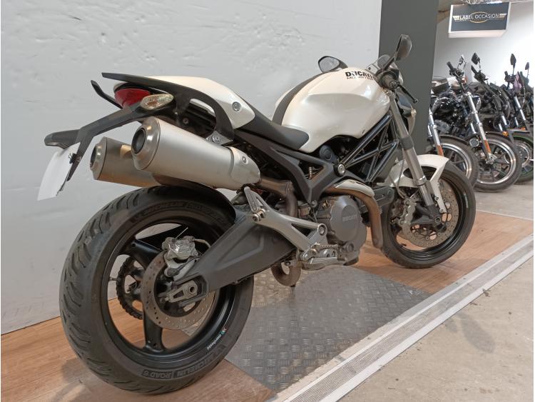 DUCATI MONSTER 696