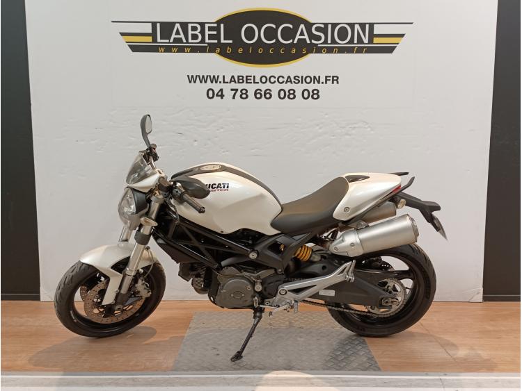 DUCATI MONSTER 696