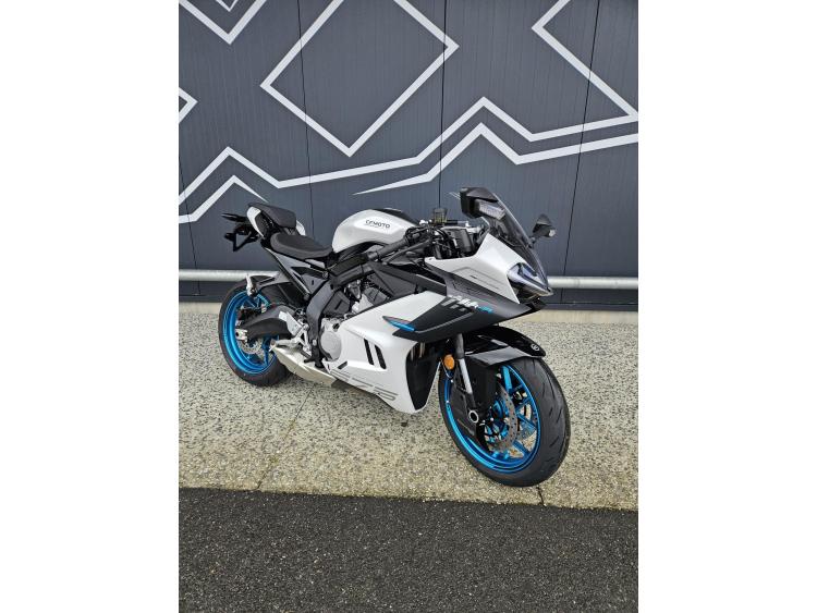 CF MOTO 675SR-R Dispo Noir/ Gris ou Blanc