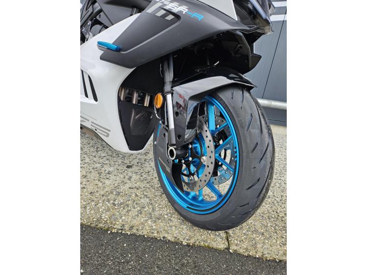 CF MOTO 675SR-R Dispo Noir/ Gris ou Blanc