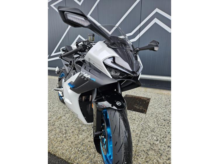 CF MOTO 675SR-R Dispo Noir/ Gris ou Blanc