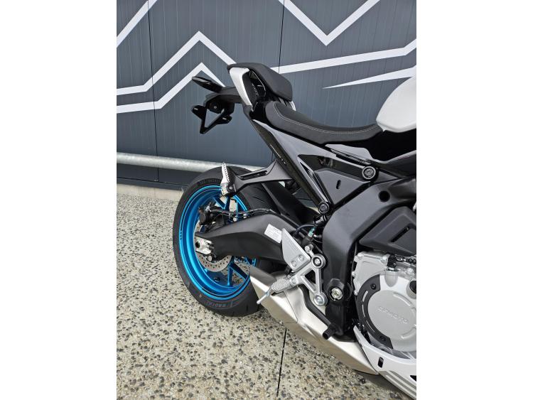 CF MOTO 675SR-R Dispo Noir/ Gris ou Blanc
