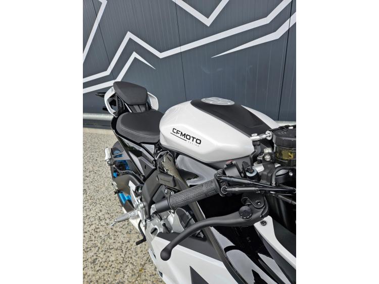 CF MOTO 675SR-R Dispo Noir/ Gris ou Blanc