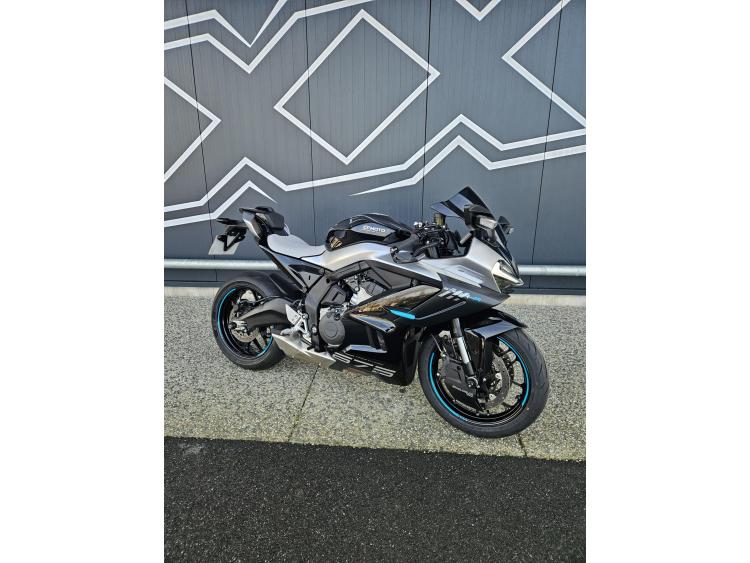 CF MOTO 675SR-R Dispo Noir ou Gris