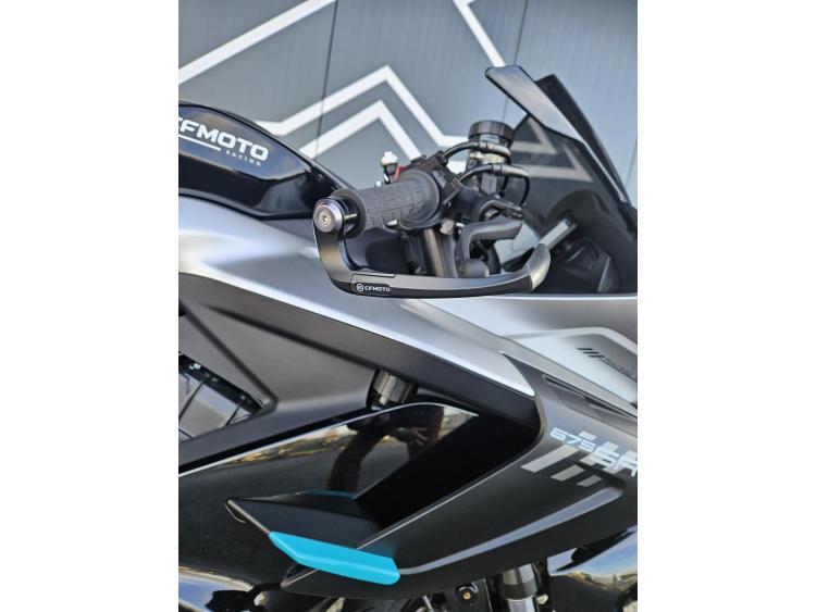 CF MOTO 675SR-R Dispo Noir ou Gris