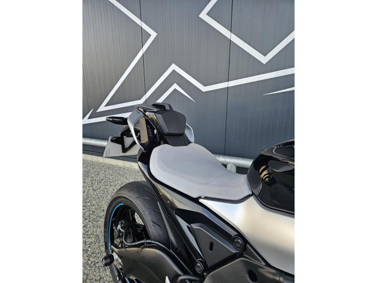 CF MOTO 675SR-R Dispo Noir ou Gris