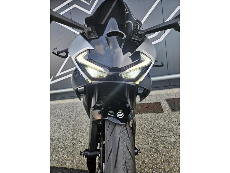 CF MOTO 675SR-R Dispo Noir ou Gris