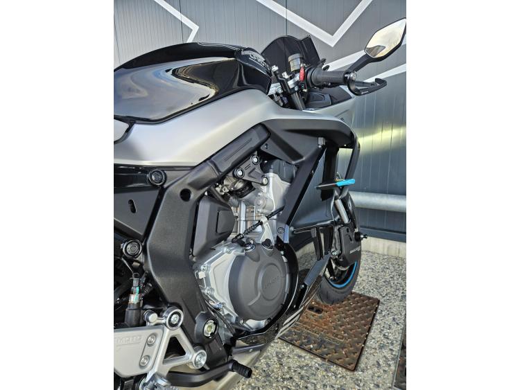 CF MOTO 675SR-R Dispo Noir ou Gris