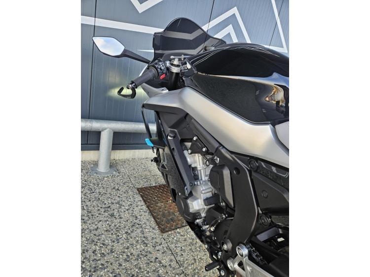 CF MOTO 675SR-R Dispo Noir ou Gris